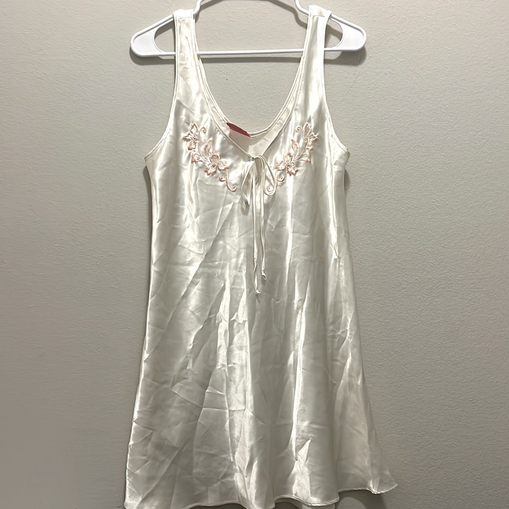 VINTAGE NIGHTGOWN